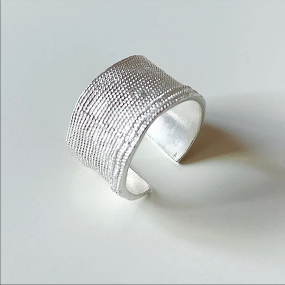 - Retro Textured 925 Sterling Silver Wide Band Ring - Picture 8 of 13